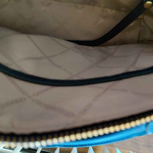 New Michael Kors Navy Blue Handbag/Shoulder/Crossbody - Picture 8 of 8